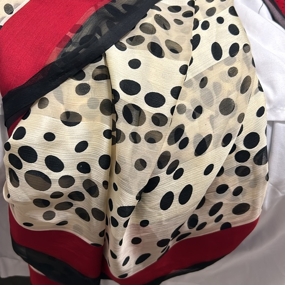 Saree red black cream polka dots, stripes. Unstitched. Georgette New - Picture 10 of 11